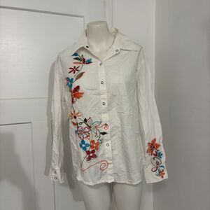 Chico’s size 2/Large Floral Embroidered Western Style White Button Down cotton